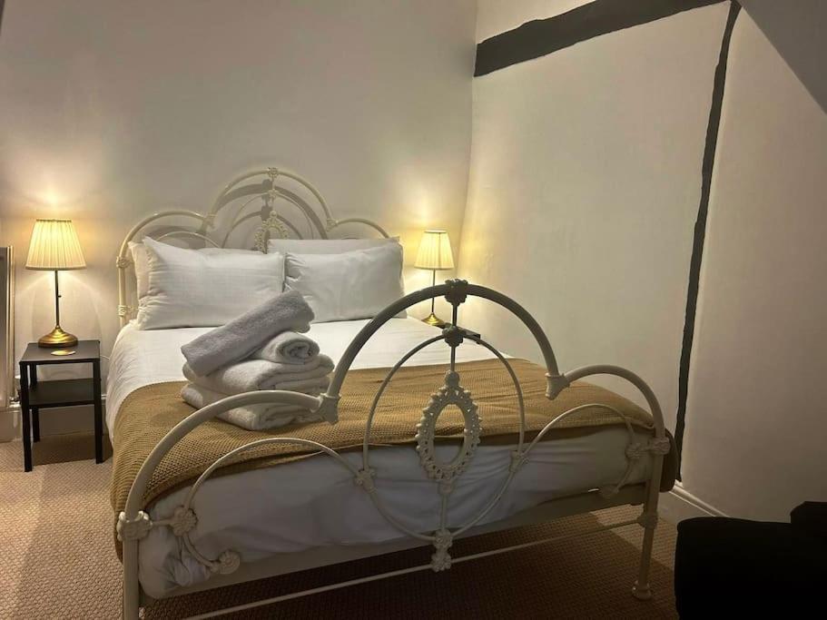 Appartamento Epic Location, Views & Large Private Terrace Windsor Esterno foto