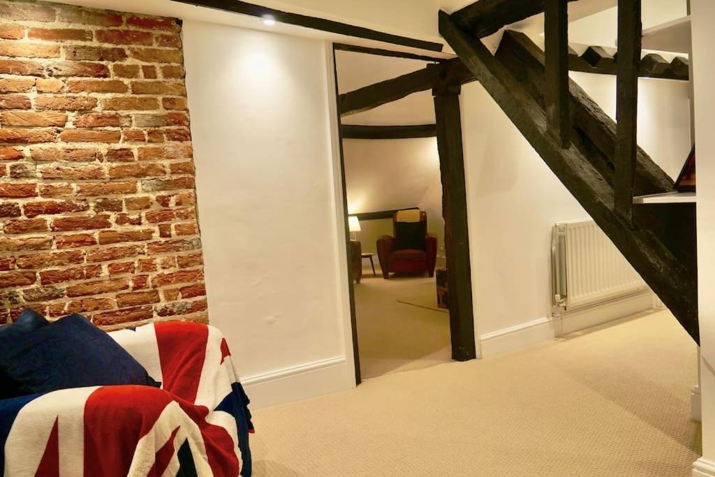 Appartamento Epic Location, Views & Large Private Terrace Windsor Esterno foto