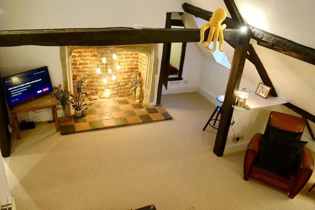 Appartamento Epic Location, Views & Large Private Terrace Windsor Esterno foto