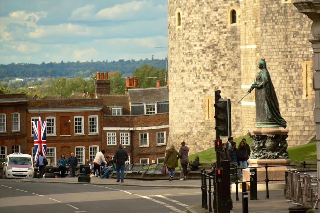 Appartamento Epic Location, Views & Large Private Terrace Windsor Esterno foto