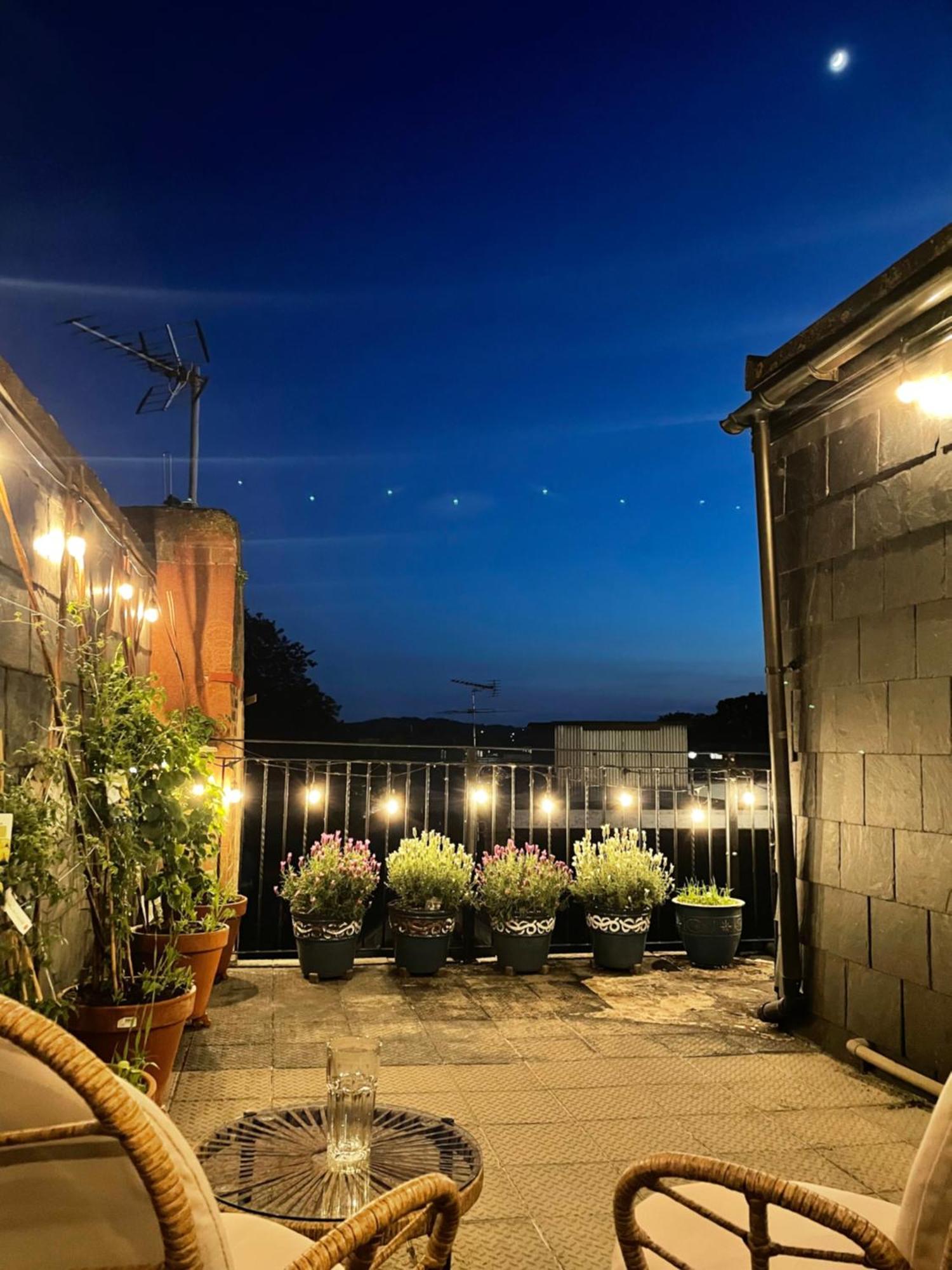 Appartamento Epic Location, Views & Large Private Terrace Windsor Esterno foto